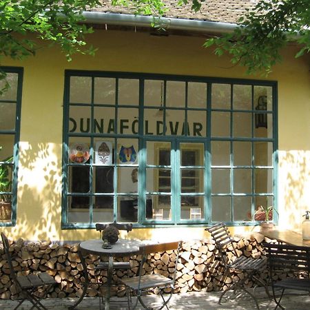 Rozmaringos Udvarhaz Dunafoldvar Exterior photo