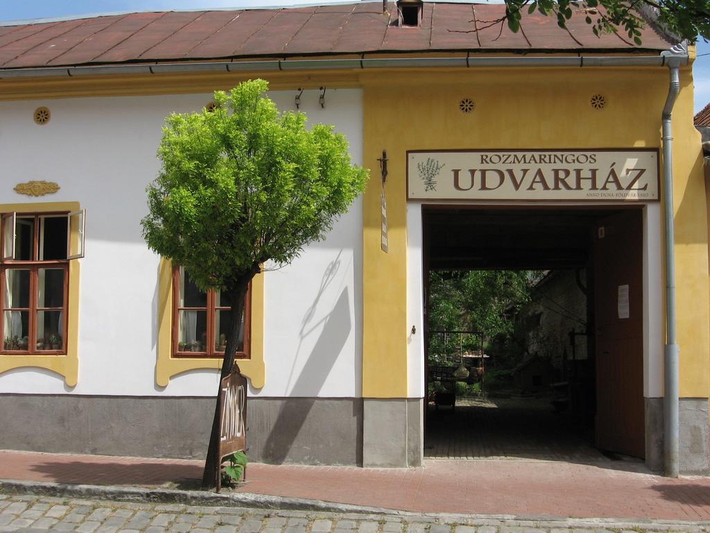 Rozmaringos Udvarhaz Dunafoldvar Exterior photo