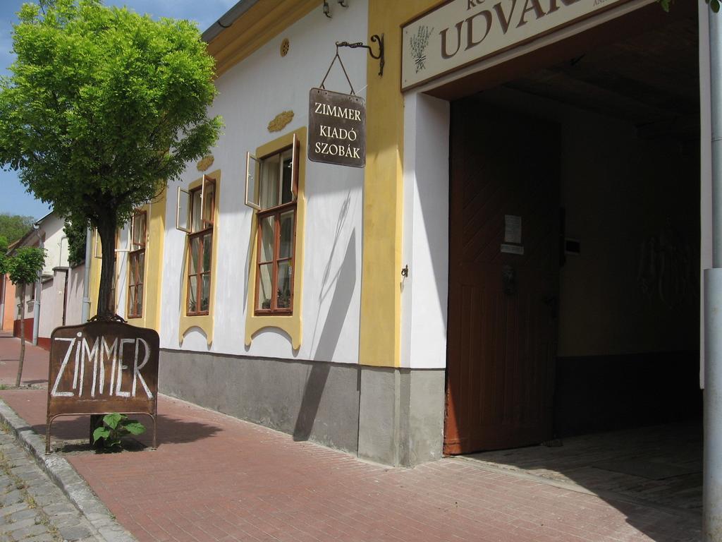 Rozmaringos Udvarhaz Dunafoldvar Exterior photo